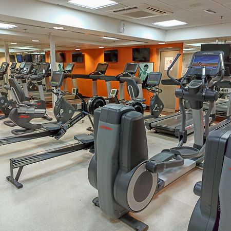 Crowne Plaza Dubai Deira By Ihg Ξενοδοχείο Εξωτερικό φωτογραφία A typical gym