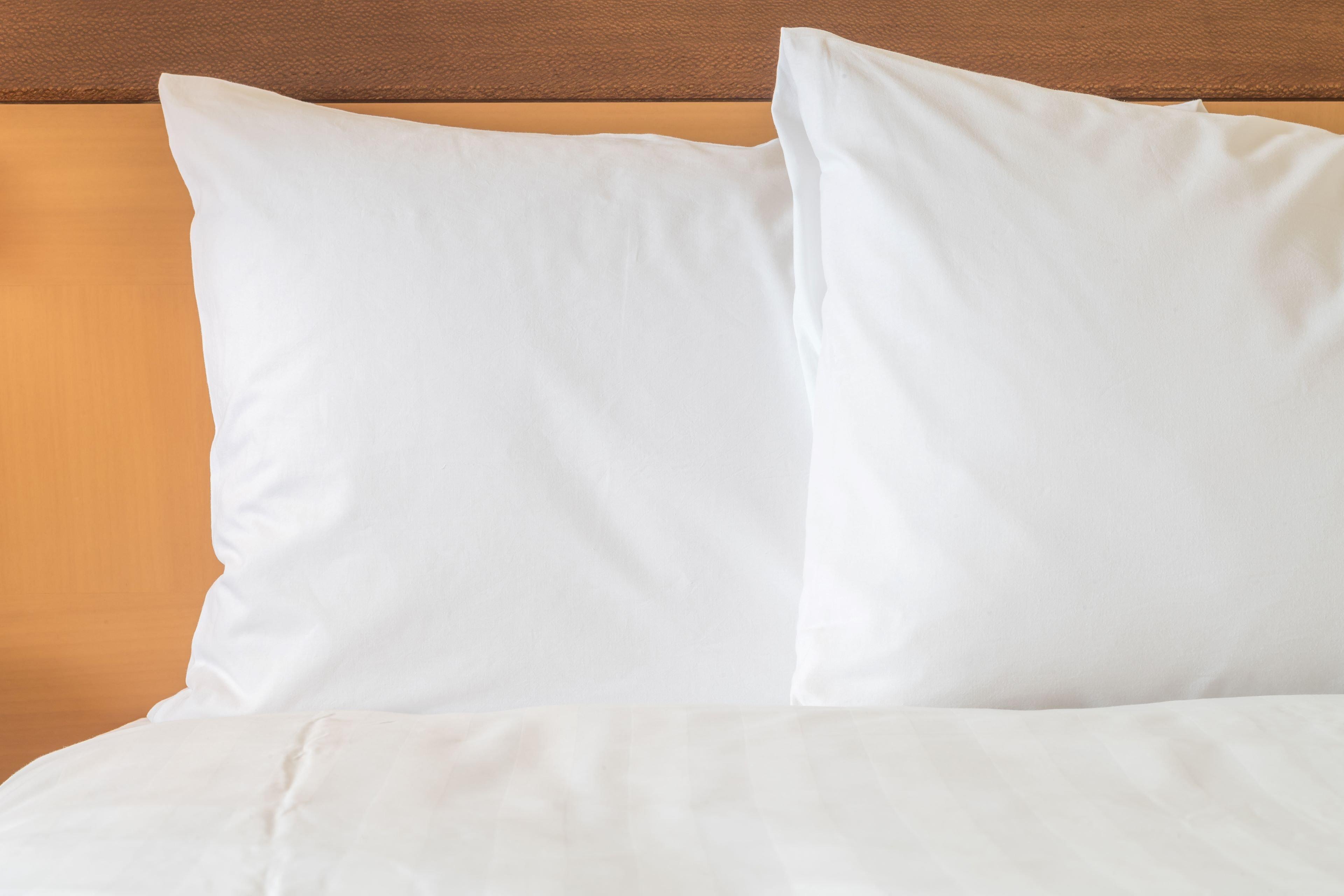 Crowne Plaza Dubai Deira By Ihg Ξενοδοχείο Εξωτερικό φωτογραφία Two pillows on a bed