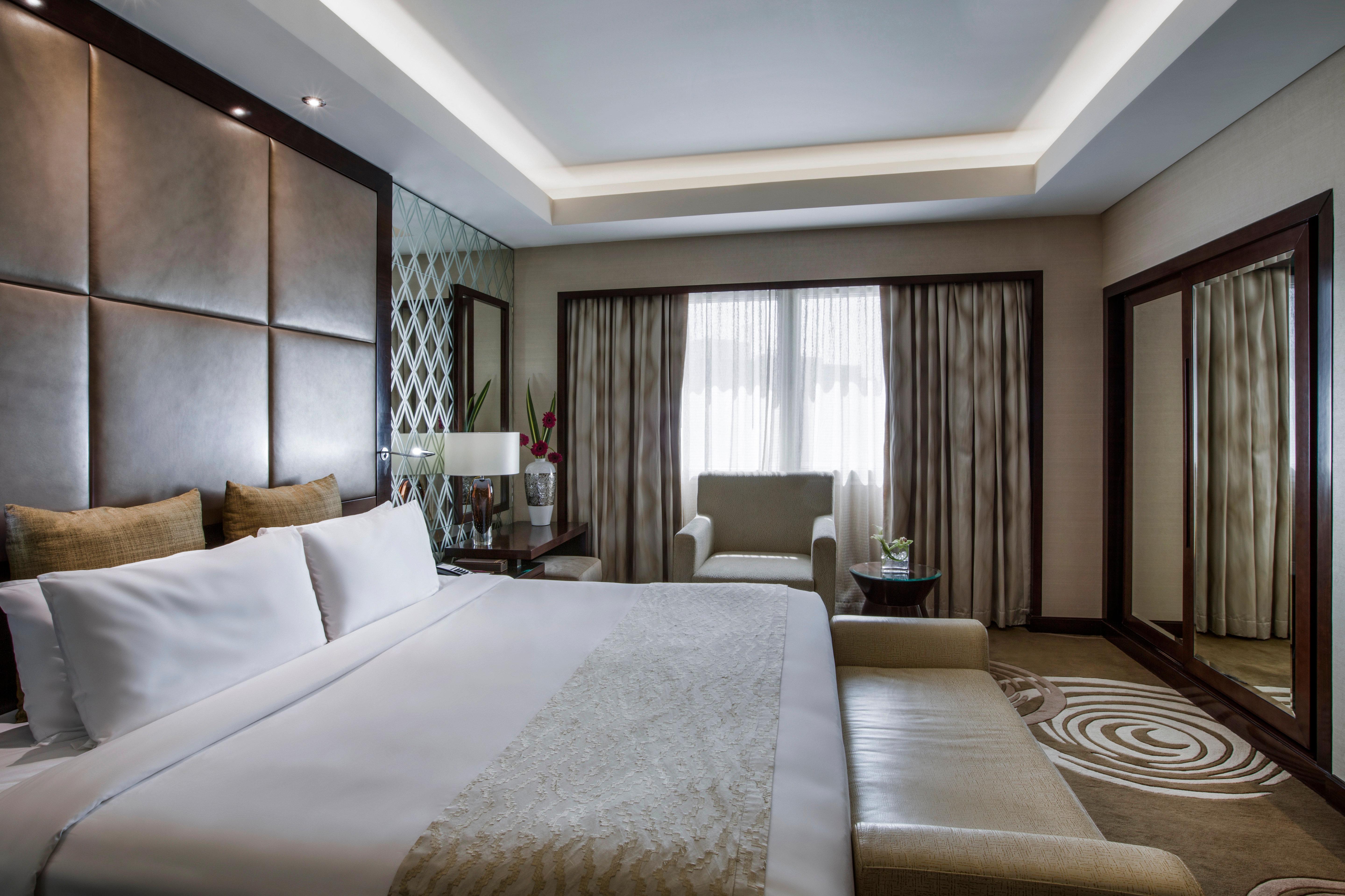 Crowne Plaza Dubai Deira By Ihg Ξενοδοχείο Εξωτερικό φωτογραφία A bedroom at the Taj Mahal Palace