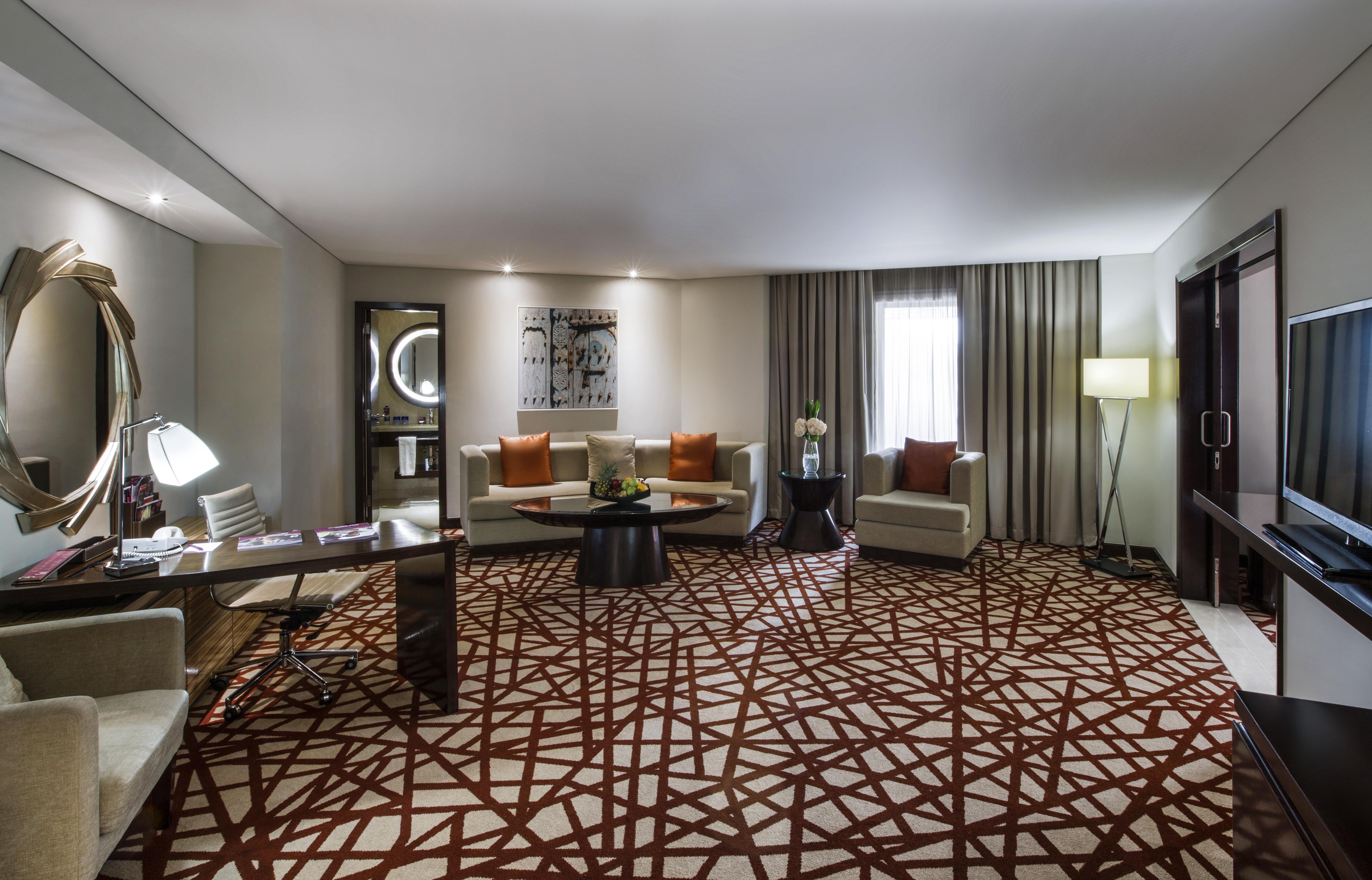 Crowne Plaza Dubai Deira By Ihg Ξενοδοχείο Εξωτερικό φωτογραφία A suite at the hotel