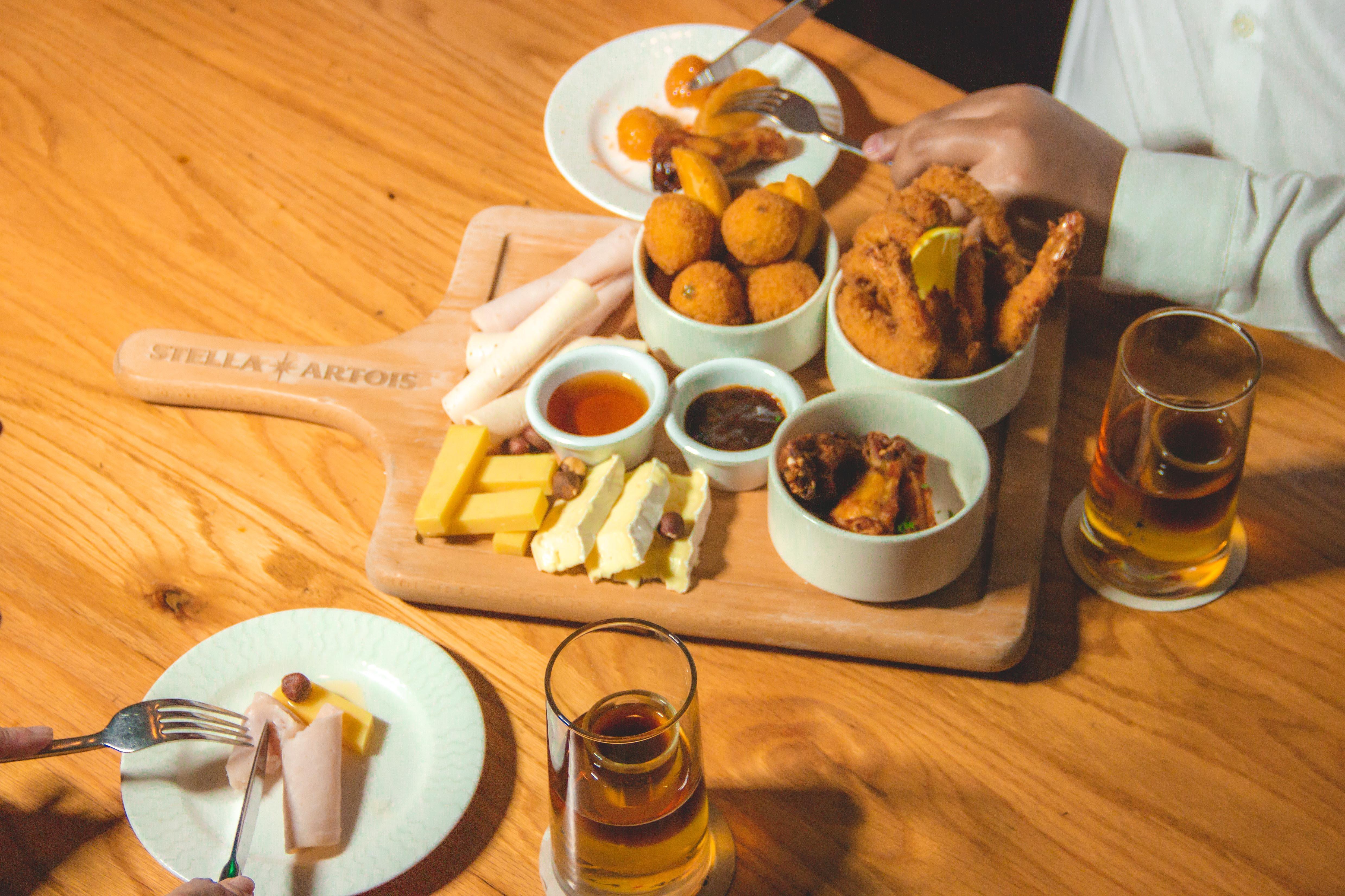 Crowne Plaza Dubai Deira By Ihg Ξενοδοχείο Εξωτερικό φωτογραφία Cheese and beer