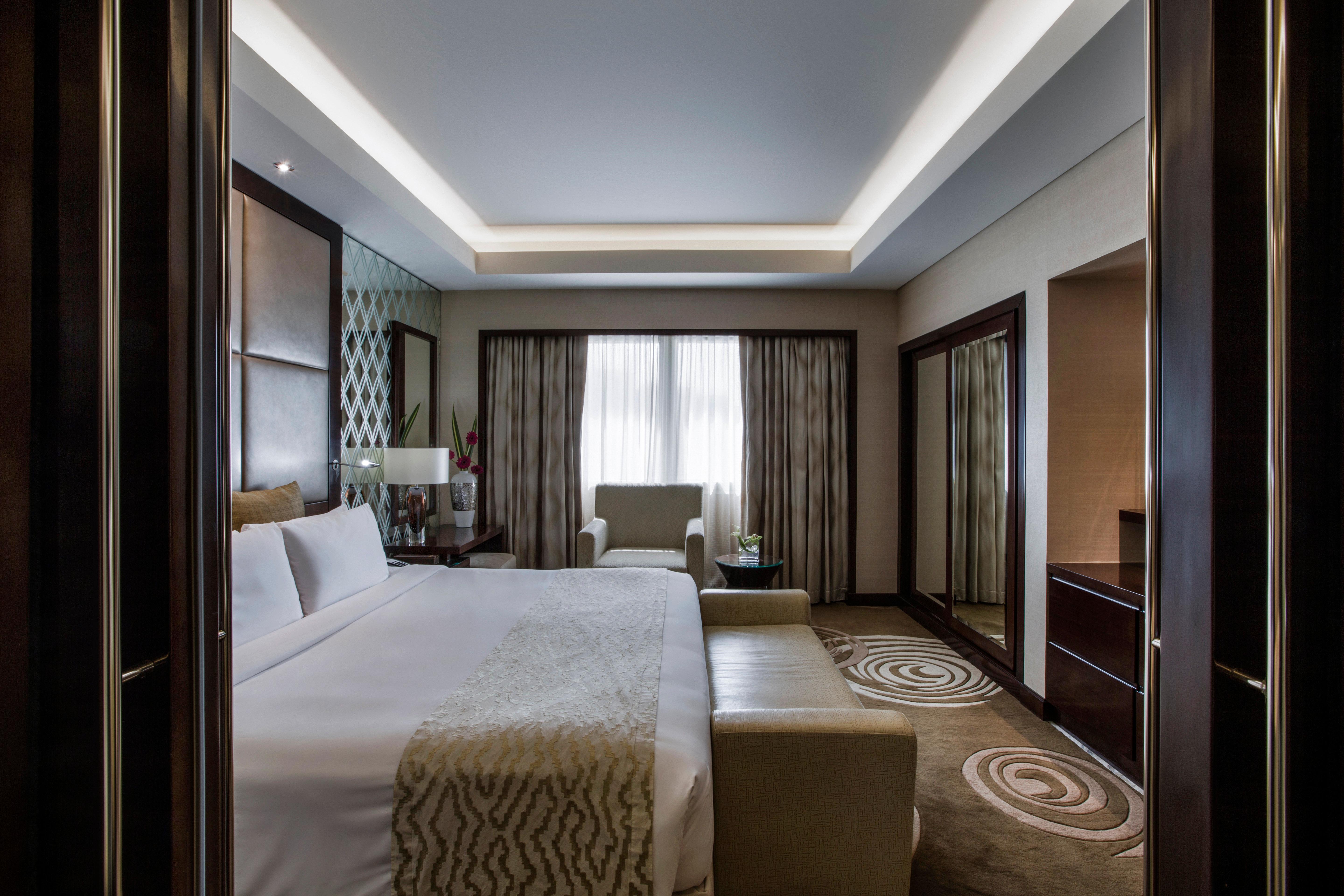 Crowne Plaza Dubai Deira By Ihg Ξενοδοχείο Εξωτερικό φωτογραφία A bedroom at the hotel