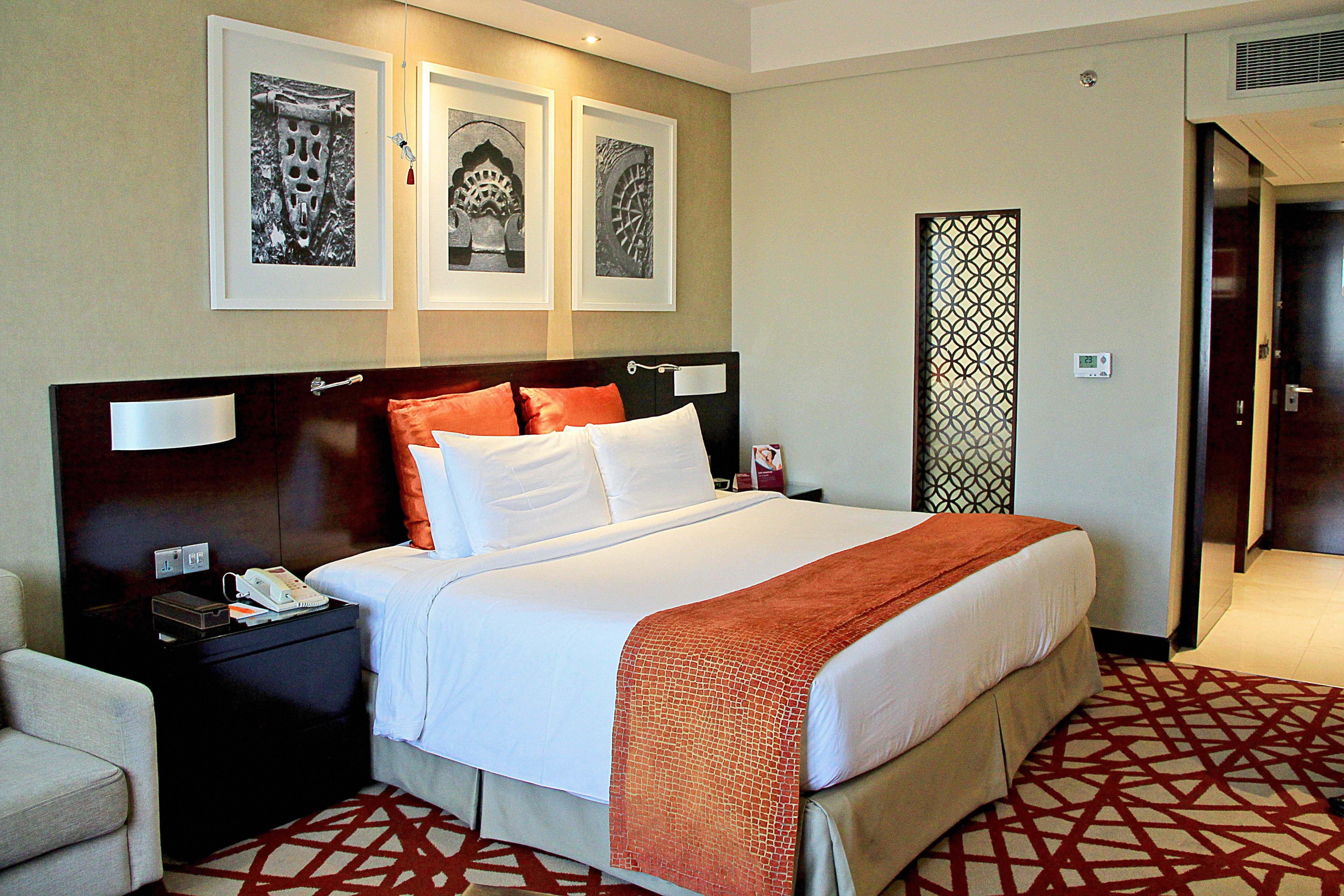 Crowne Plaza Dubai Deira By Ihg Ξενοδοχείο Εξωτερικό φωτογραφία A bedroom at the Jumeirah Emirates Towers Hotel