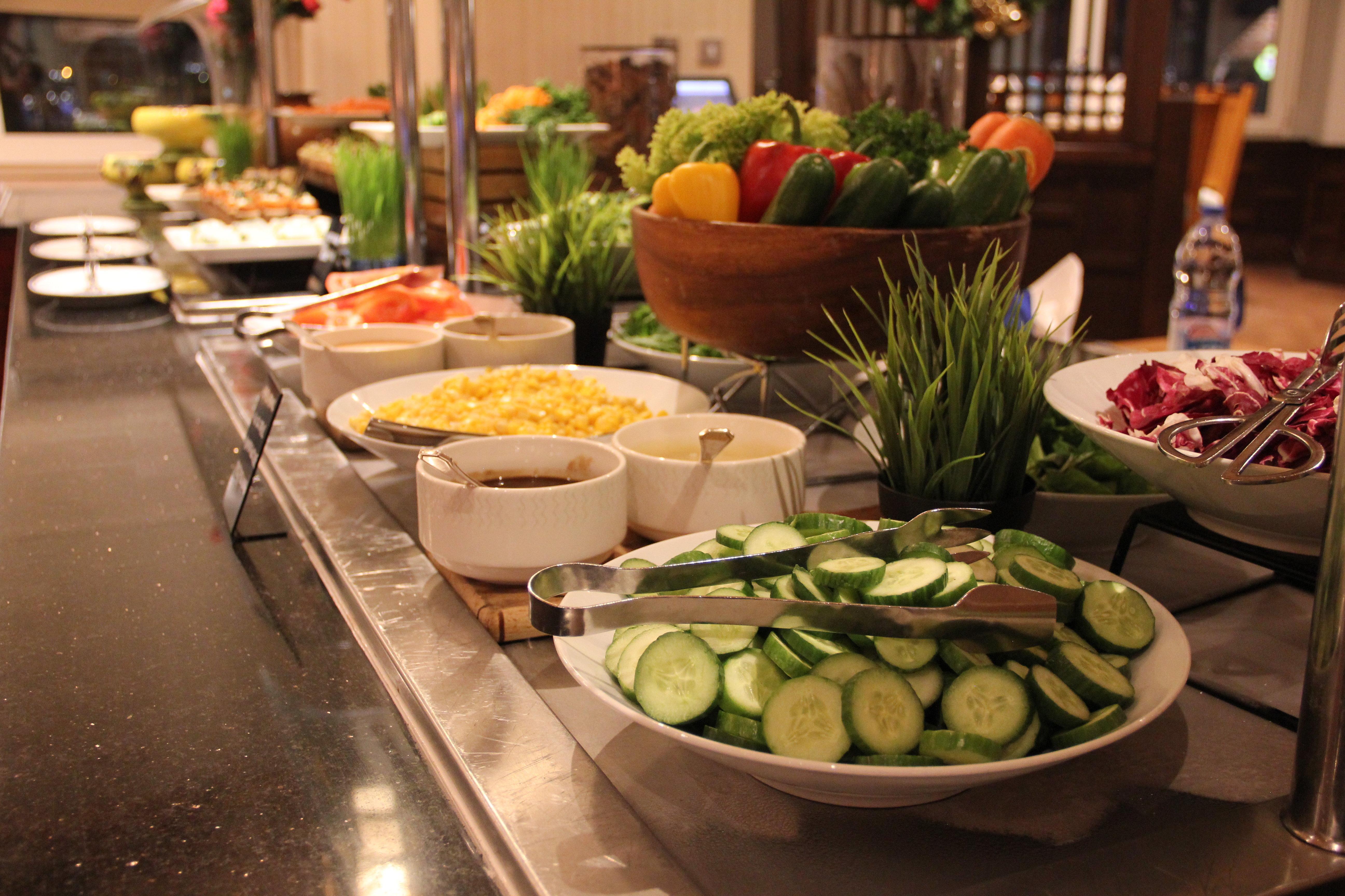 Crowne Plaza Dubai Deira By Ihg Ξενοδοχείο Εξωτερικό φωτογραφία A salad bar
