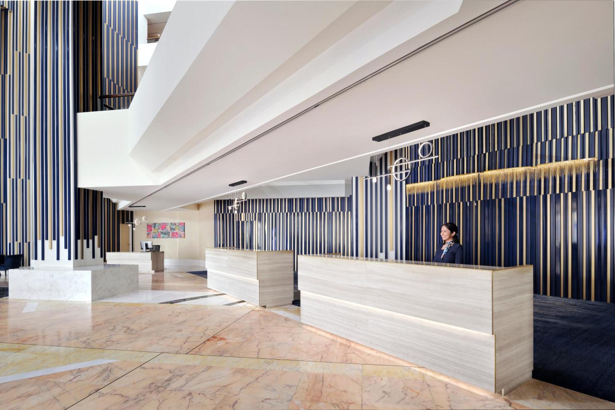 Crowne Plaza Dubai Deira By Ihg Ξενοδοχείο Εξωτερικό φωτογραφία The lobby of the hotel